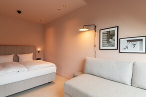 MIANO Hotel & Bar