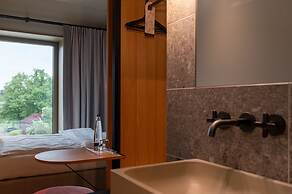 MIANO Hotel & Bar