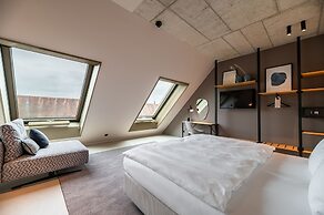 MIANO Hotel & Bar