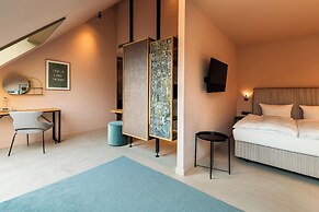 MIANO Hotel & Bar