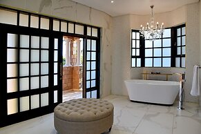 Apogee Boutique Hotel & Spa