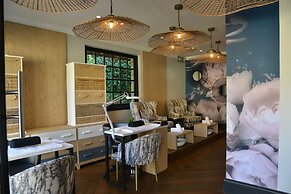 Apogee Boutique Hotel & Spa