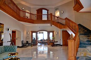 Apogee Boutique Hotel & Spa