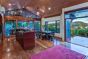 Iluka Luxury House With Ocean Views On Half Acre With Pool And Two Gol