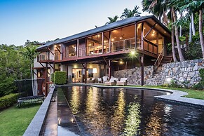 Iluka Luxury House With Ocean Views On Half Acre With Pool And Two Gol