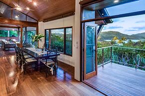 Iluka Luxury House With Ocean Views On Half Acre With Pool And Two Gol
