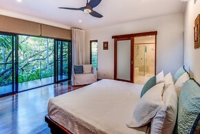 Iluka Luxury House With Ocean Views On Half Acre With Pool And Two Gol