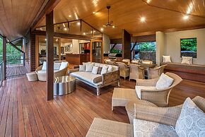 Iluka Luxury House With Ocean Views On Half Acre With Pool And Two Gol