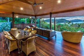 Iluka Luxury House With Ocean Views On Half Acre With Pool And Two Gol
