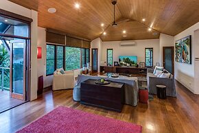 Iluka Luxury House With Ocean Views On Half Acre With Pool And Two Gol