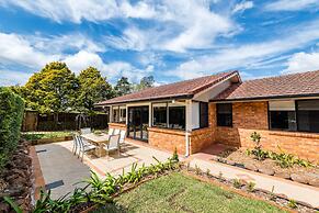 Hedge House- luxury space style location