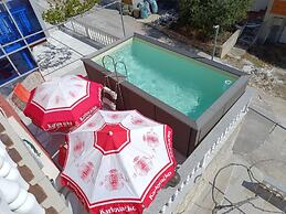 Comfy Holiday Home in Okrug Gornji near Trogir Center