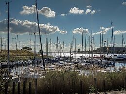 Modern Holiday Home in Wolphaartsdijk With Private Garden