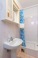 Lovely Holiday Home in Okrug Gornji near Sea