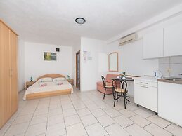 Lovely Holiday Home in Okrug Gornji near Sea