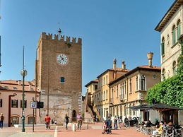 Pleasant Apartment in Venice near Mestre Train Station