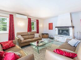 Picturesque Villa in Verteneglio With Pool