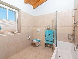 Picturesque Villa in Verteneglio With Pool