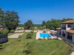 Picturesque Villa in Verteneglio With Pool