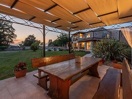 Picturesque Villa in Verteneglio With Pool