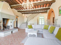 Belvilla by OYO Villa Capannina