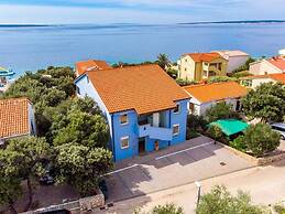 Seaside Apartment in Mandre