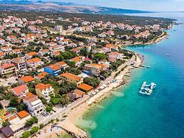 Seaside Apartment in Mandre