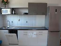 Lovely Apartment in Mandre With Barbecue