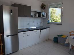 Inviting Apartment in Mandre With Terrace