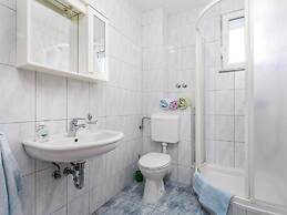 Inviting Apartment in Mandre With Terrace