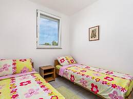 Inviting Apartment in Mandre With Terrace