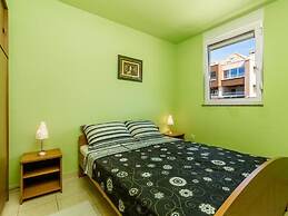 Inviting Apartment in Mandre With Terrace