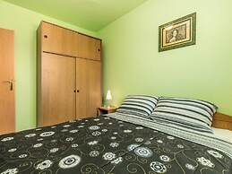 Inviting Apartment in Mandre With Terrace