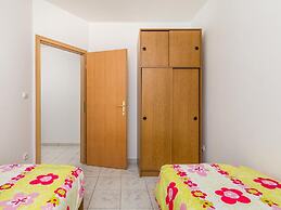 Inviting Apartment in Mandre With Terrace