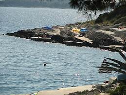 Comforting Holiday Home in Okrug Gornji near Sea Beach