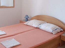 Comforting Holiday Home in Okrug Gornji near Sea Beach