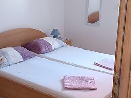 Comforting Holiday Home in Okrug Gornji near Sea Beach