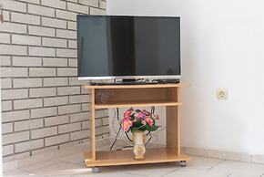 Relaxing Apartment in Okrug Gornji near Mavarstica Beach