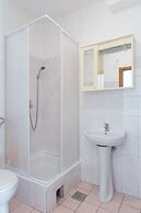 Relaxing Apartment in Okrug Gornji near Mavarstica Beach