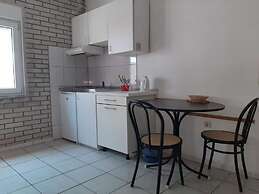 Relaxing Apartment in Okrug Gornji near Mavarstica Beach