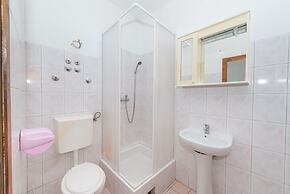 Relaxing Apartment in Okrug Gornji near Mavarstica Beach