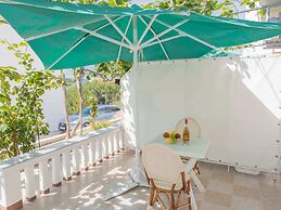 Relaxing Apartment in Okrug Gornji near Mavarstica Beach