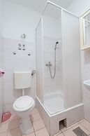 Relaxing Apartment in Okrug Gornji near Mavarstica Beach