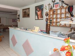 Relaxing Apartment in Okrug Gornji near Mavarstica Beach