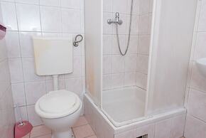 Relaxing Apartment in Okrug Gornji near Mavarstica Beach