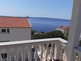 Comfortable Holiday Home in Okrug Gornji