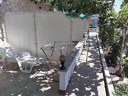 Lovely Apartment in Okrug Gornji near Bocici Beach