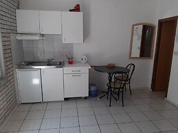 Lovely Apartment in Okrug Gornji near Bocici Beach