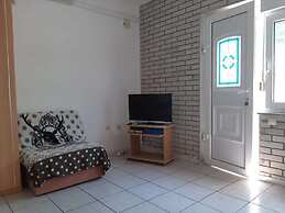 Lovely Apartment in Okrug Gornji near Bocici Beach