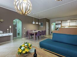 2 Villas Complex, Private Pool, Ideal for Groups!